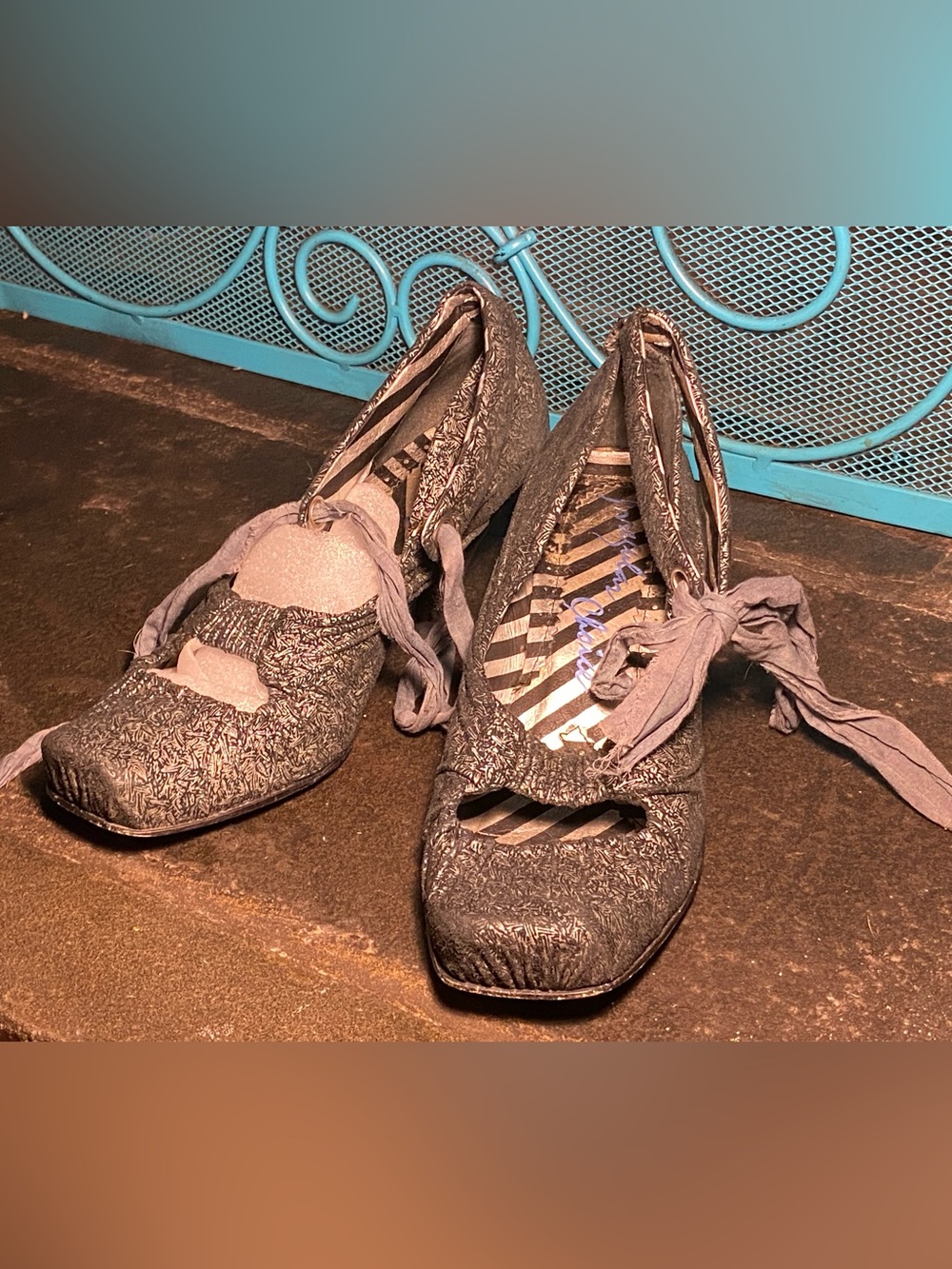 Lovely VTG Irregular Choice kitten heel pumps,black/silver jacquard,ankle strap
